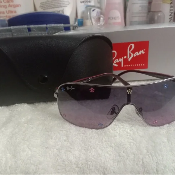 Sunglasses - Picture 1 of 1